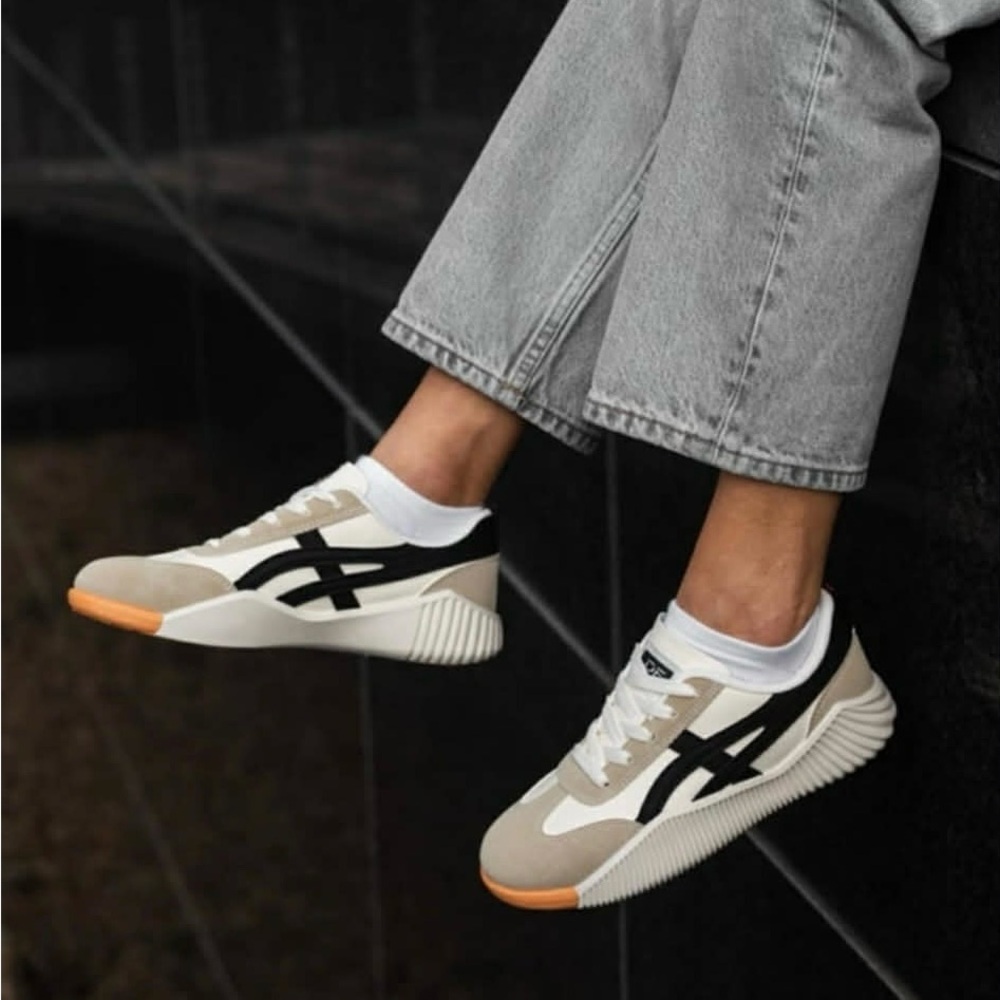 Men's Beige White Black Low-Top Sneakers